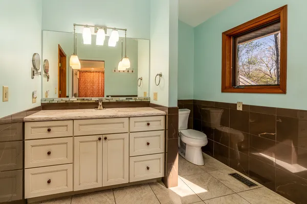 $511,000 | 5 Lake Shore Court, Carbondale, IL 62902