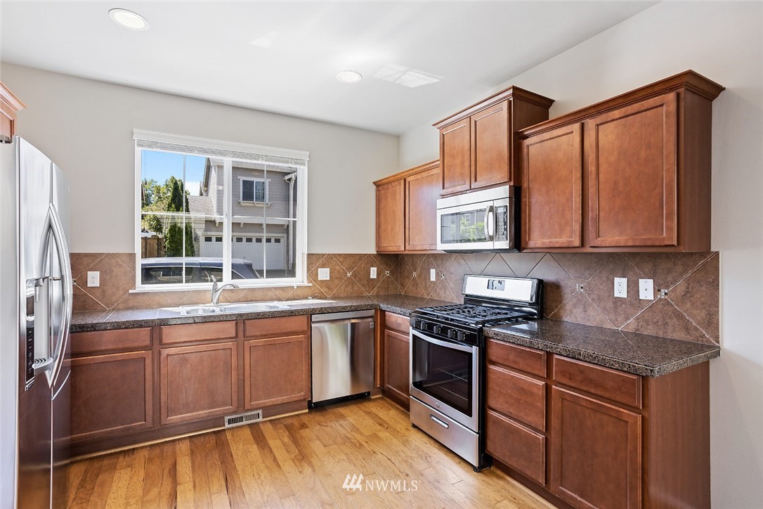 3827 183rd Place Southeast Bothell, WA 98012 - Photo 8 of 25 Gallery Image 8