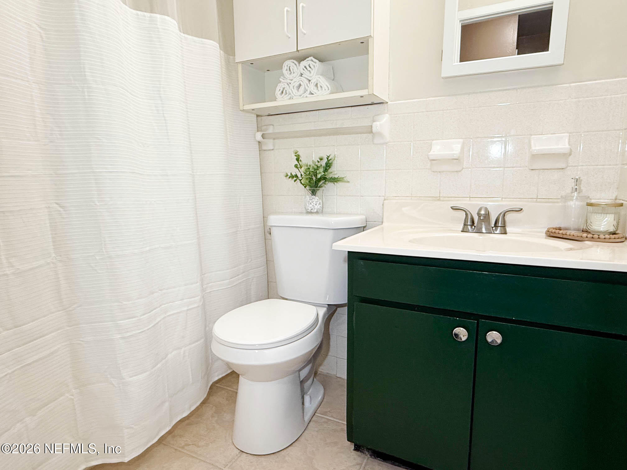 22620 Southeast Hawthorne Road Hawthorne, FL 32640 - Photo 13 of 28 a bathroom with a sink toilet and vanity