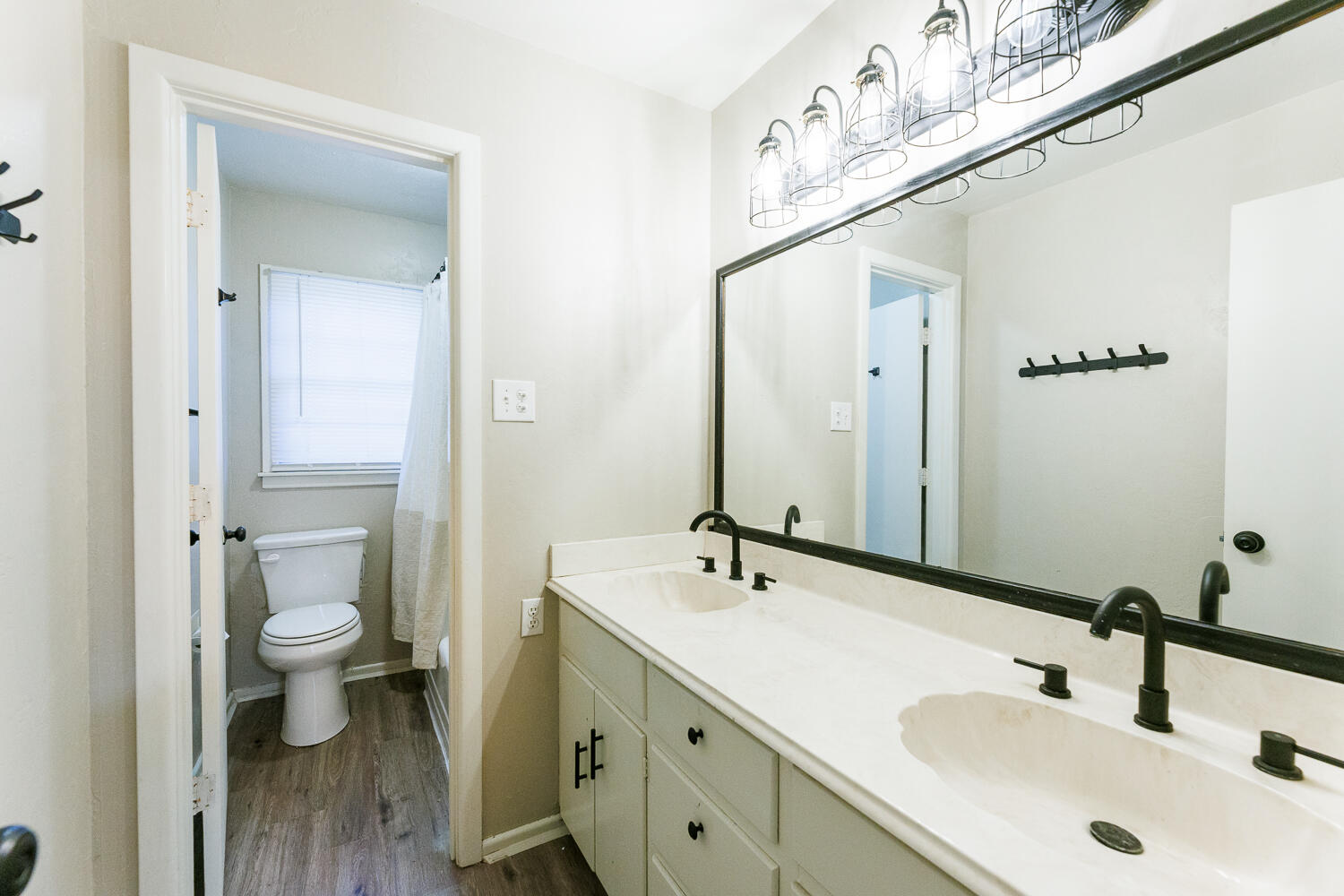 4618 30th Street Lubbock, TX 79410 - Photo 32 of 42 Second Bathroom