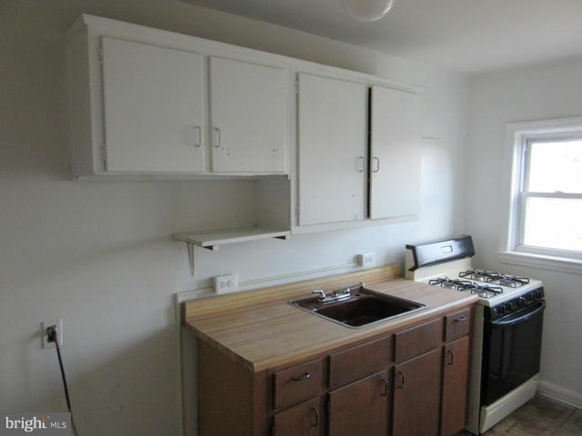 2413 Terra Firma Road Baltimore, MD 21225 - Photo 3 of 10 Kitchen