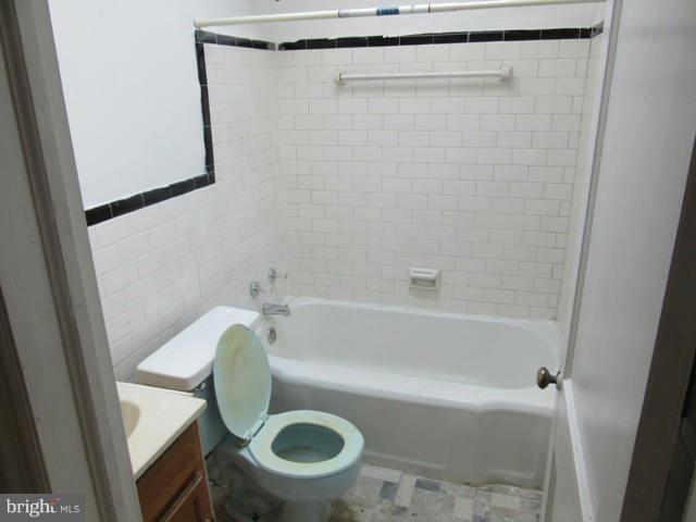 2413 Terra Firma Road Baltimore, MD 21225 - Photo 9 of 10 Bath