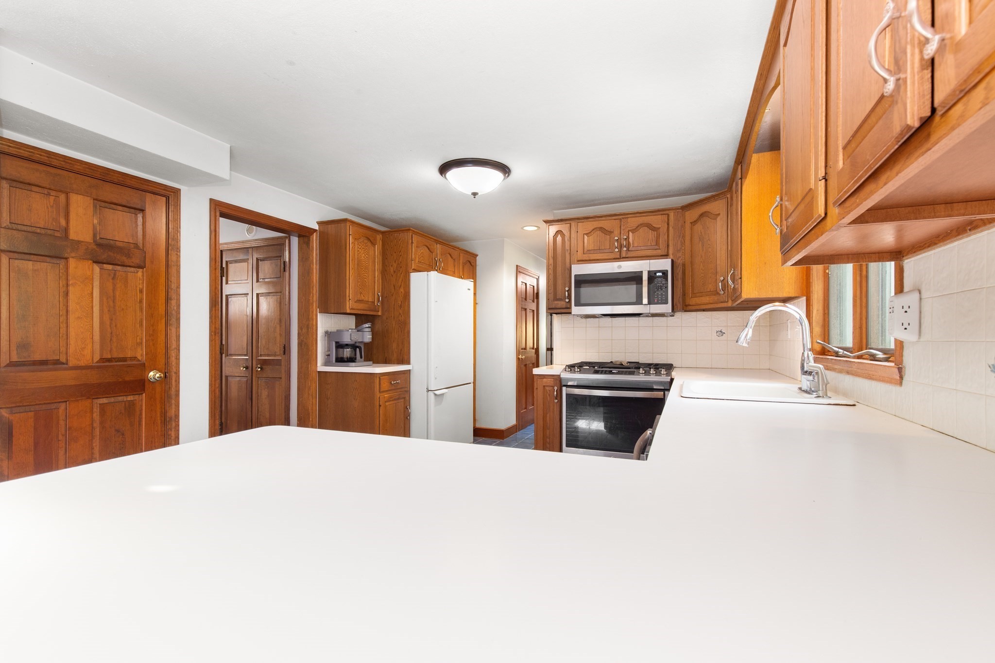 15 Johnson Road Avon, MA 02322 - Photo 3 of 25 Gallery Image 3