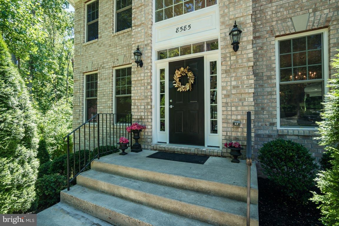 8585 Sinclair Mill Road Manassas, VA 20112 - Photo 2 of 38 Gallery Image 2