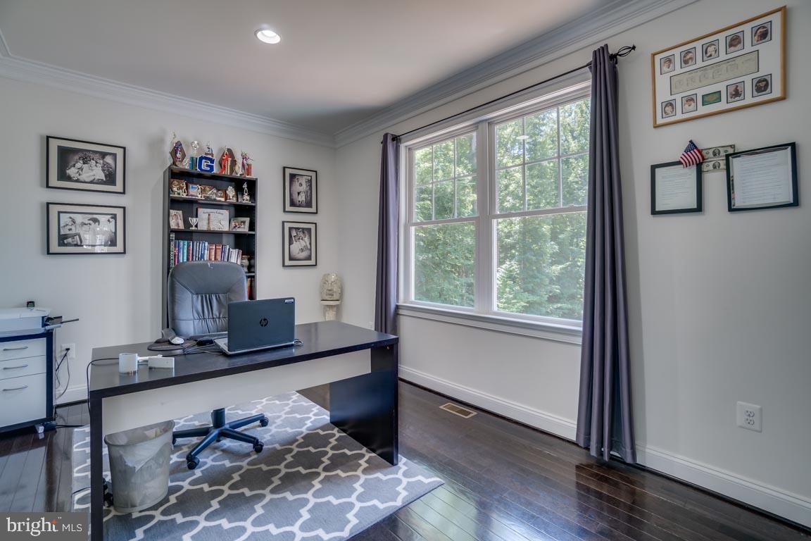 8585 Sinclair Mill Road Manassas, VA 20112 - Photo 16 of 38 Large, sunny office
