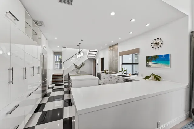 $4,950,000 | 25 Ocean Drive, Jupiter, FL 33469