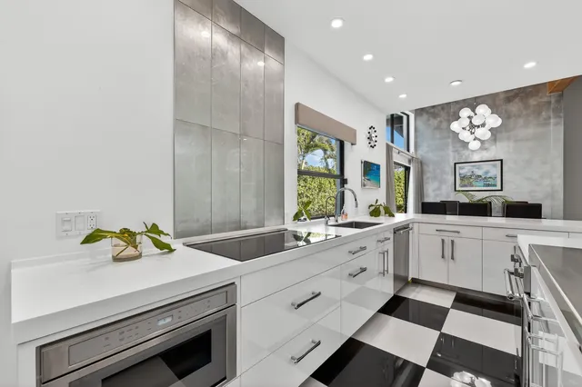 $4,950,000 | 25 Ocean Drive, Jupiter, FL 33469