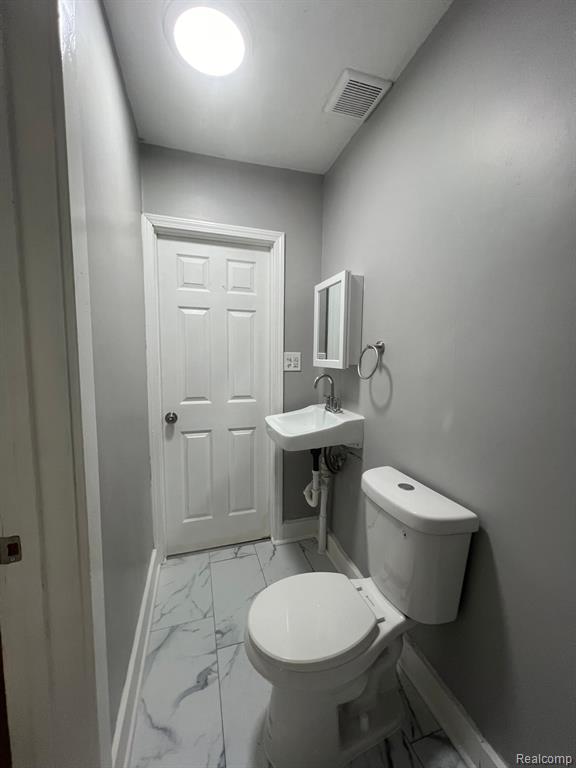 8292 Rivard Avenue Warren, MI 48089 - Photo 8 of 34