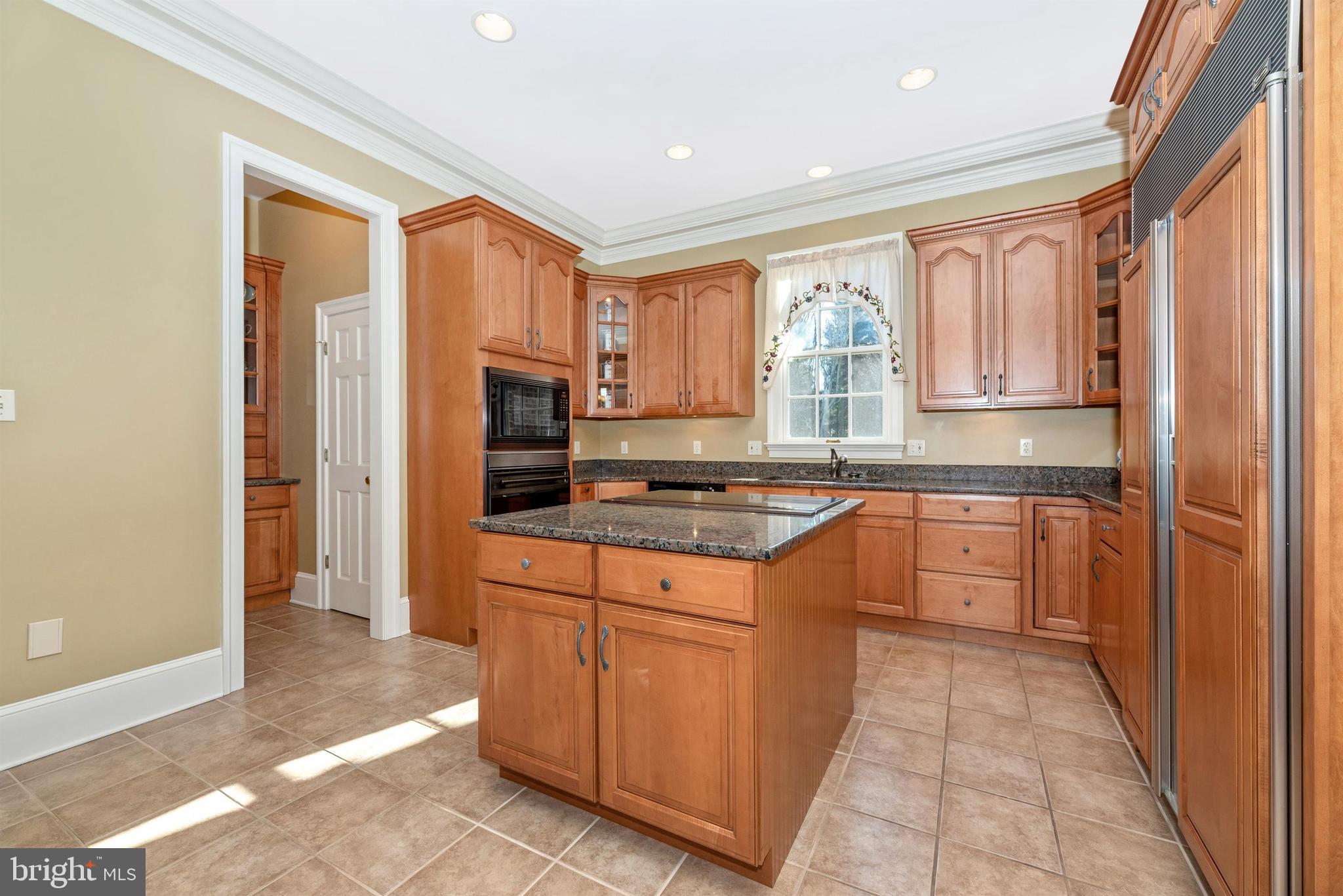 2926 Rohrersville Road Rohrersville, MD 21779 - Photo 15 of 63 Beautiful porcelain tile and granite.
