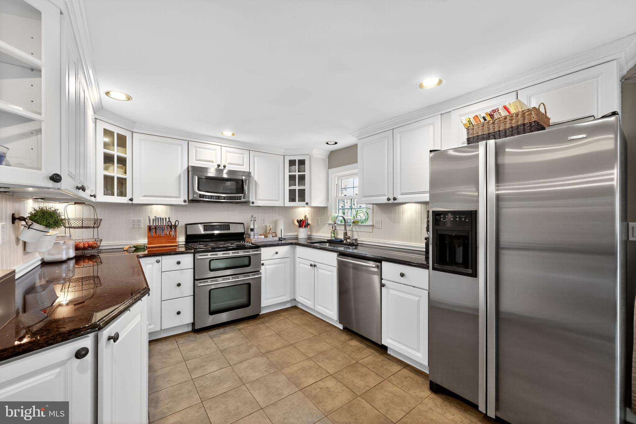 200 Redford Road Oreland, PA 19075 - Photo 11 of 36 Large bright kitchen!