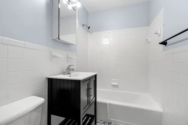 $2,500 | 22 Branchfield Street, Unit B4, Boston, MA 02124