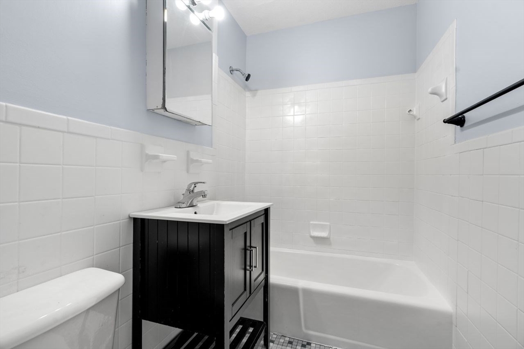 22 Branchfield Street, Unit B4 Boston, MA 02124 - Photo 11 of 21