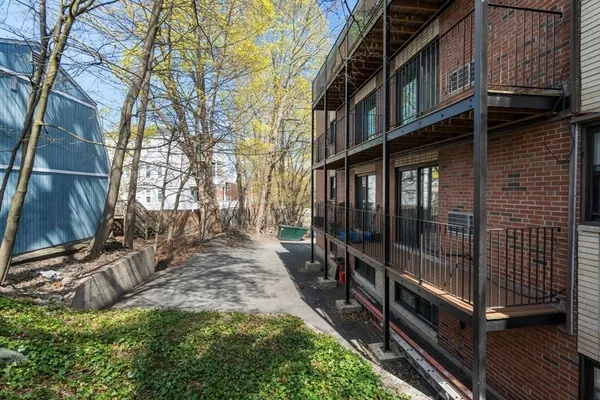 $2,500 | 22 Branchfield Street, Unit B4, Boston, MA 02124