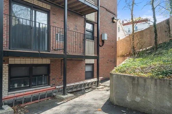 $2,500 | 22 Branchfield Street, Unit B4, Boston, MA 02124