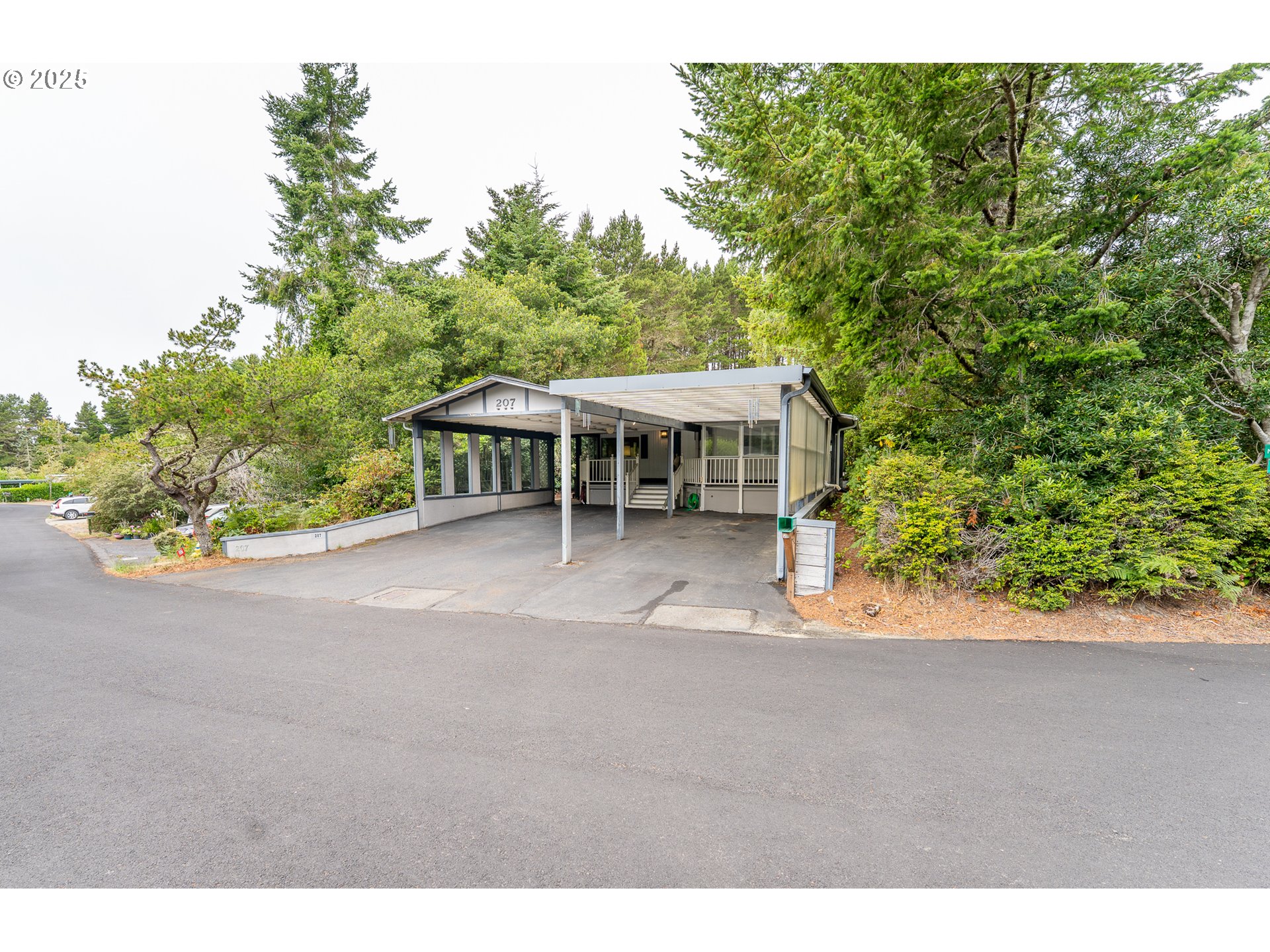1600 Rhododendron Drive, Unit 207 Florence, OR 97439 - Photo 2 of 43