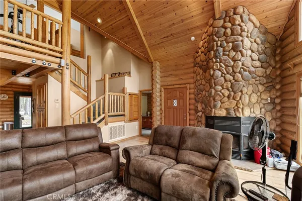 a view of a livingroom with furniture