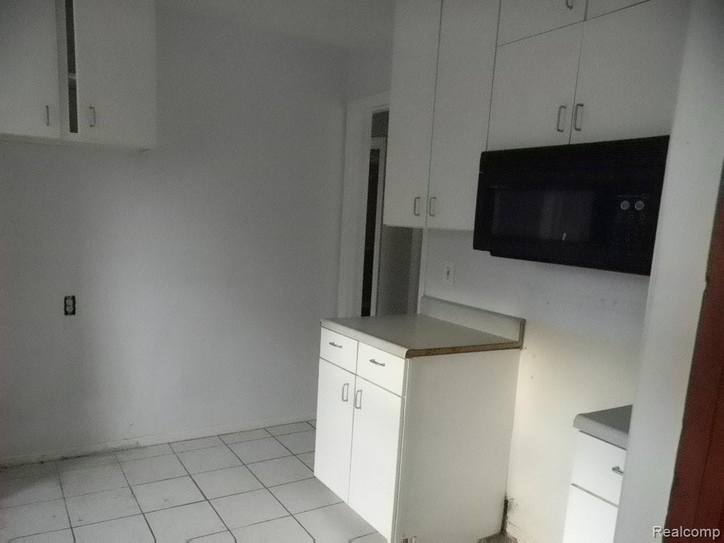 731 Menominee Road Pontiac, MI 48341 - Photo 5 of 10 KITCHEN2