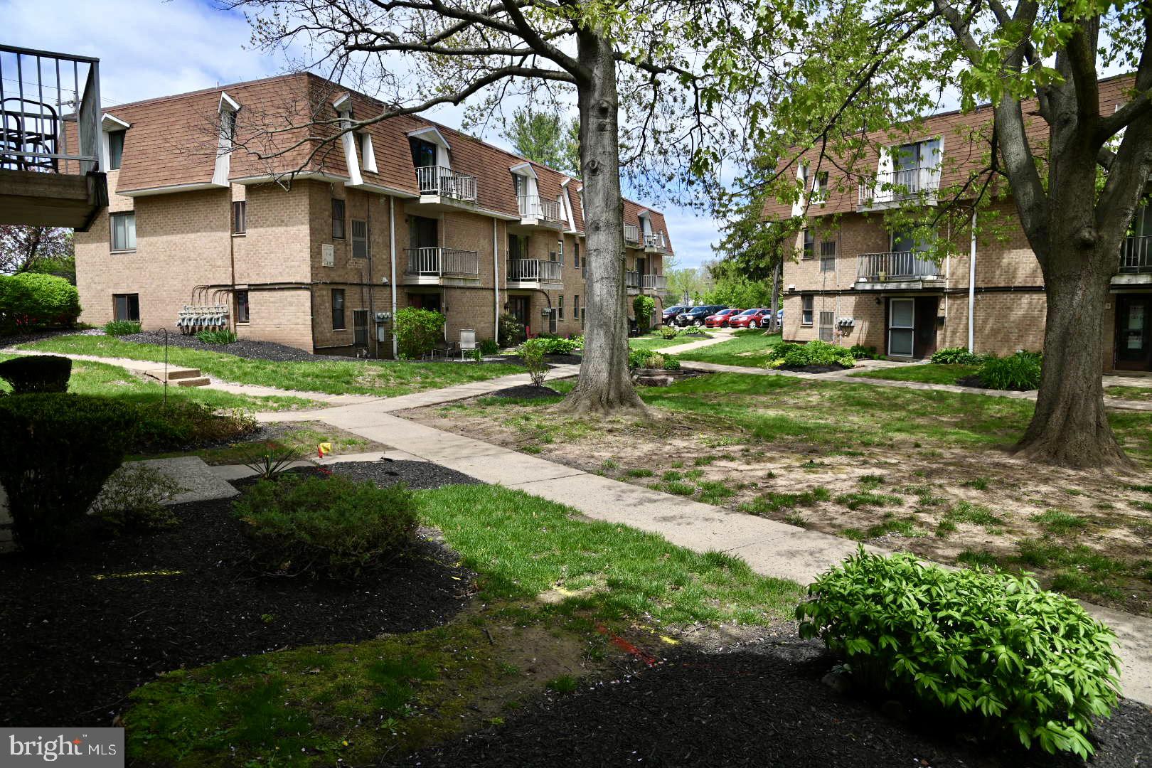 885 North York Road, Unit 12C Warminster, PA 18974 - Photo 2 of 11 Courtyard