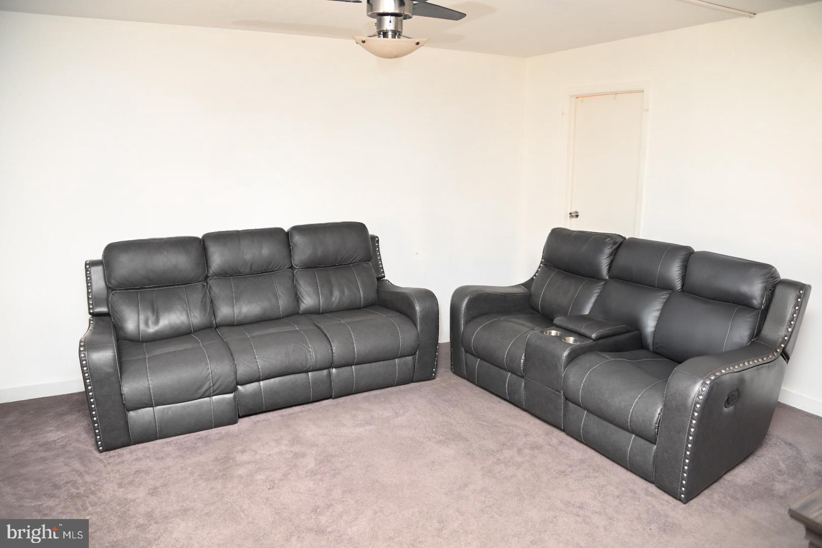 885 North York Road, Unit 12C Warminster, PA 18974 - Photo 5 of 11 Living Room