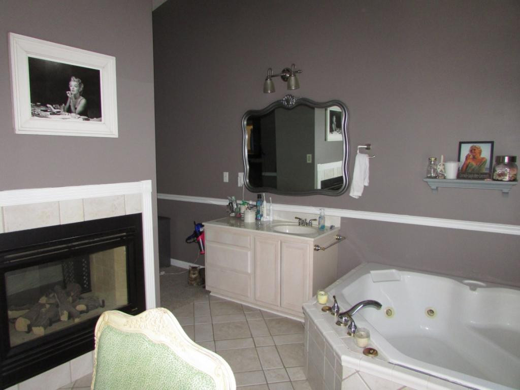 237 Linda's Way Bristol, TN 37620 - Photo 16 of 24 Master Bathroom