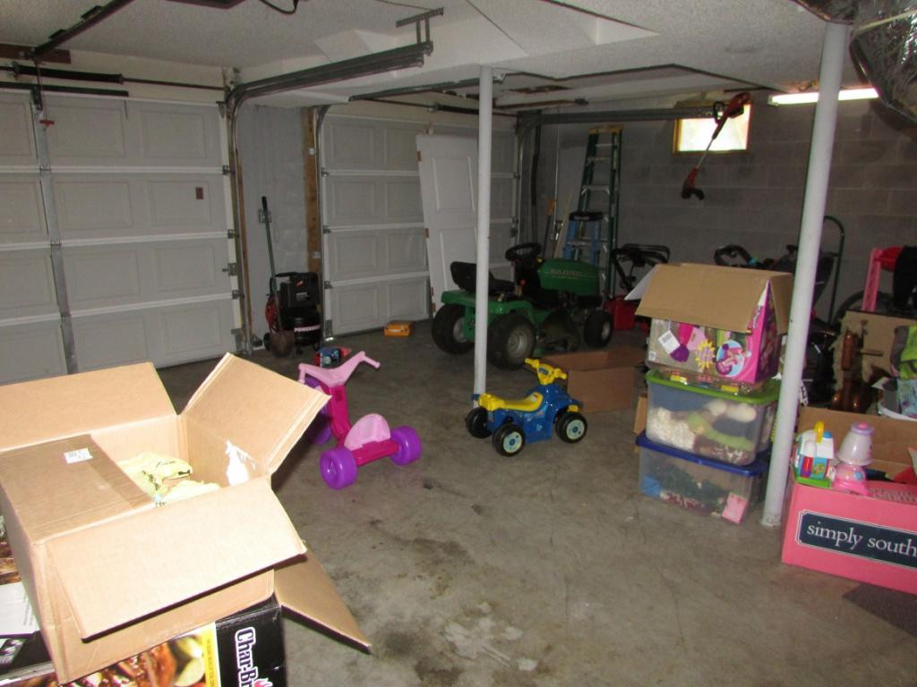 237 Linda's Way Bristol, TN 37620 - Photo 23 of 24 Garage