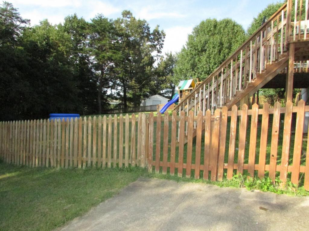 237 Linda's Way Bristol, TN 37620 - Photo 4 of 24 fenced back yard