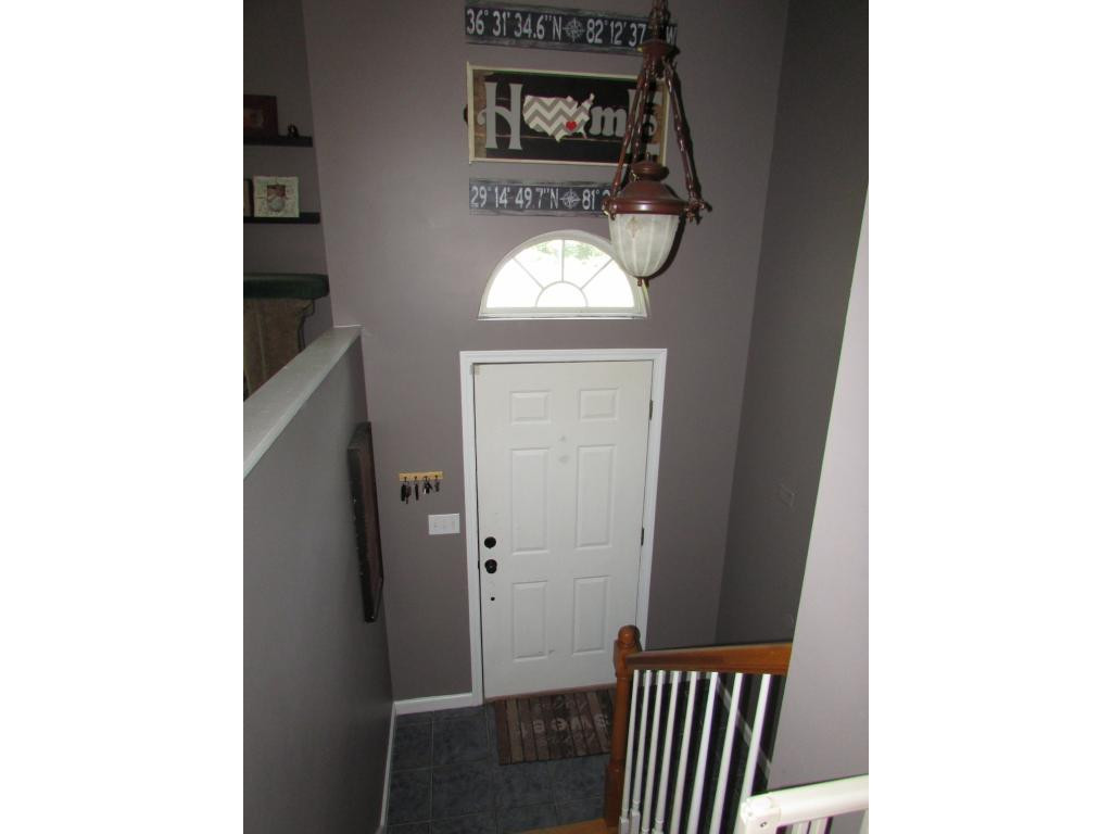 237 Linda's Way Bristol, TN 37620 - Photo 5 of 24 main entrance