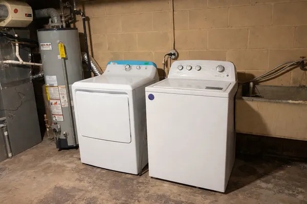 $1,700 | 1706 West Jarvis Avenue, Unit 1W, Chicago, IL 60626