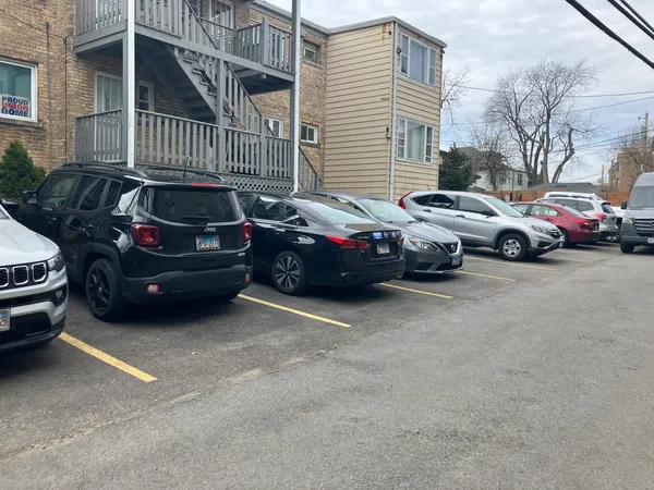 $1,700 | 1706 West Jarvis Avenue, Unit 1W, Chicago, IL 60626