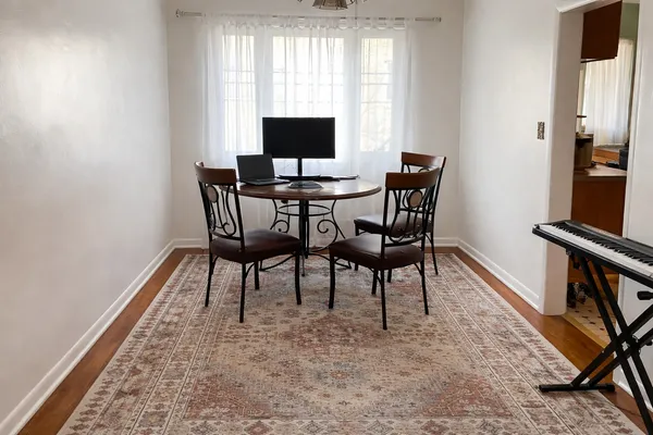 $1,700 | 1706 West Jarvis Avenue, Unit 1W, Chicago, IL 60626