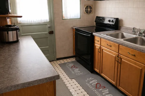 $1,700 | 1706 West Jarvis Avenue, Unit 1W, Chicago, IL 60626