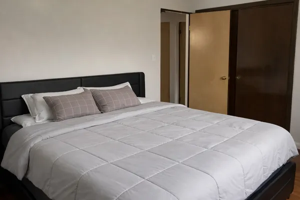 $1,700 | 1706 West Jarvis Avenue, Unit 1W, Chicago, IL 60626