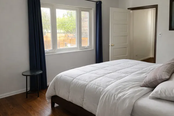 $1,700 | 1706 West Jarvis Avenue, Unit 1W, Chicago, IL 60626