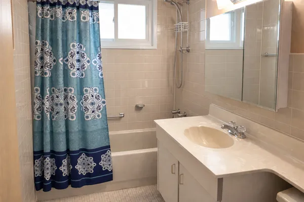 $1,700 | 1706 West Jarvis Avenue, Unit 1W, Chicago, IL 60626