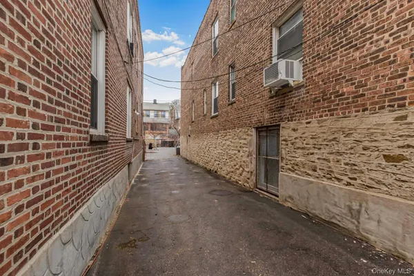 a view of a pathway both side of building