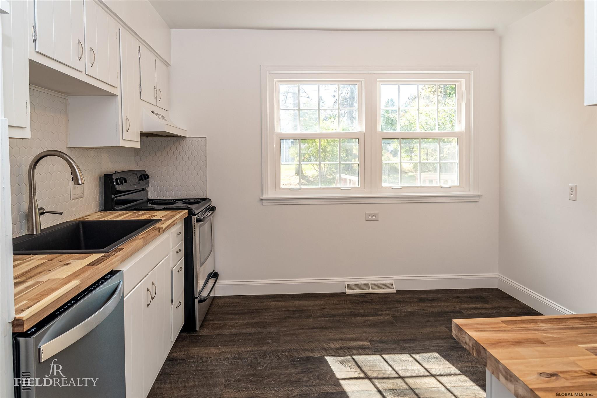 2154 River Road Niskayuna, NY 12309 - Photo 9 of 34 Photo 9