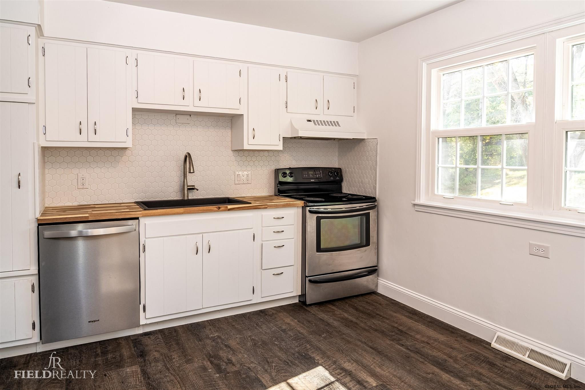 2154 River Road Niskayuna, NY 12309 - Photo 10 of 34 Photo 10