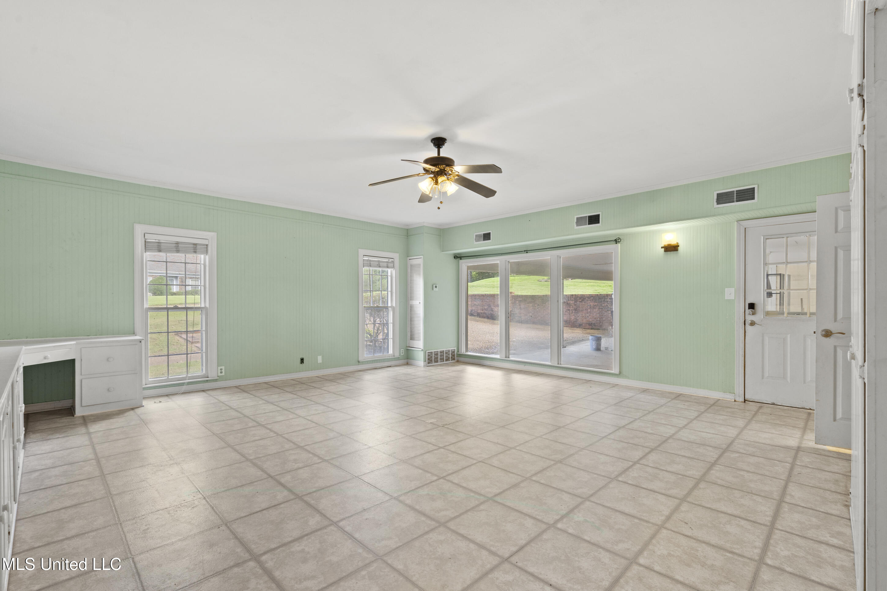 370 Cedar Hills Road Holly Springs, MS 38635 - Photo 23 of 50 Master / Family Room