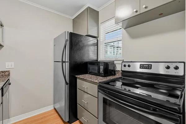 $1,550 | 1422 Collier Street, Unit 203, Austin, TX 78704