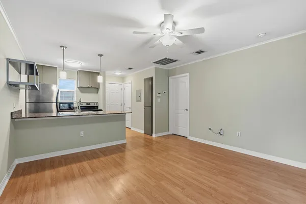 $1,550 | 1422 Collier Street, Unit 203, Austin, TX 78704