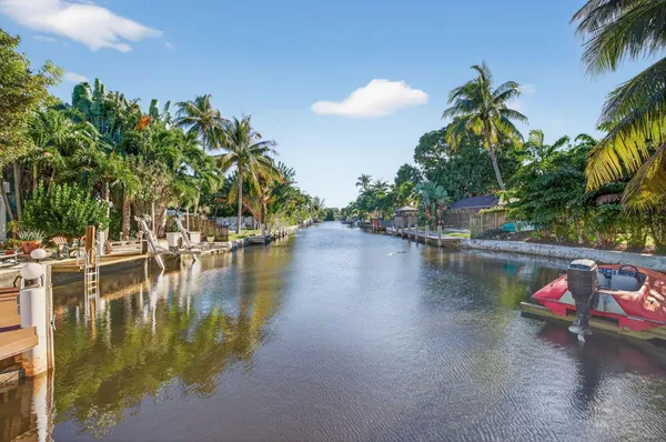 $5,300 | 1570 Northeast 30th Place, Oakland Park, FL 33334