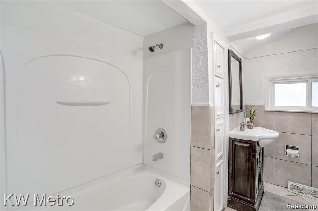 3617 Harrison Avenue Rochester Hills, MI 48307 - Photo 21 of 44
