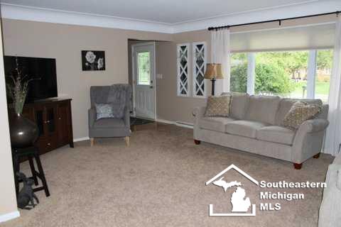 861 Ruff Drive Monroe, MI 48162 - Photo 8 of 23 21191092-7.JPG