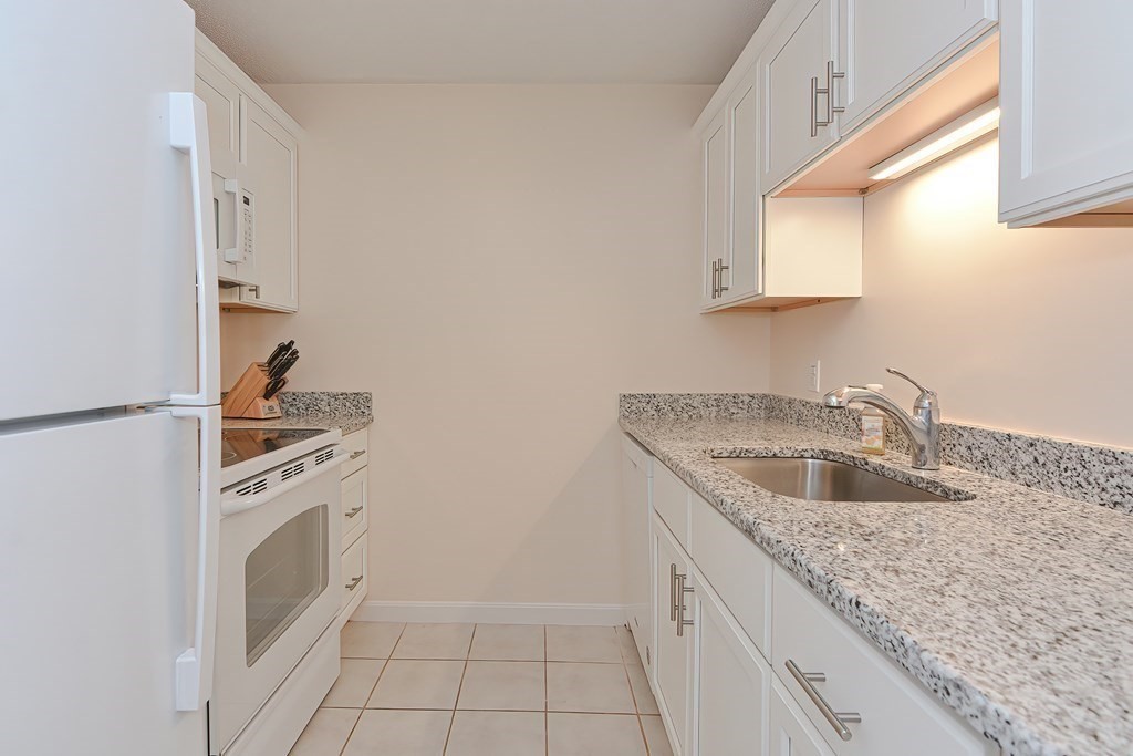 2201 Franklin Crossing Road, Unit 2201 Franklin, MA 02038 - Photo 2 of 36 Gallery Image 2