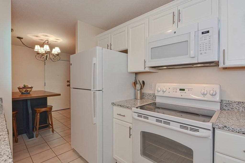 2201 Franklin Crossing Road, Unit 2201 Franklin, MA 02038 - Photo 4 of 36 Gallery Image 4