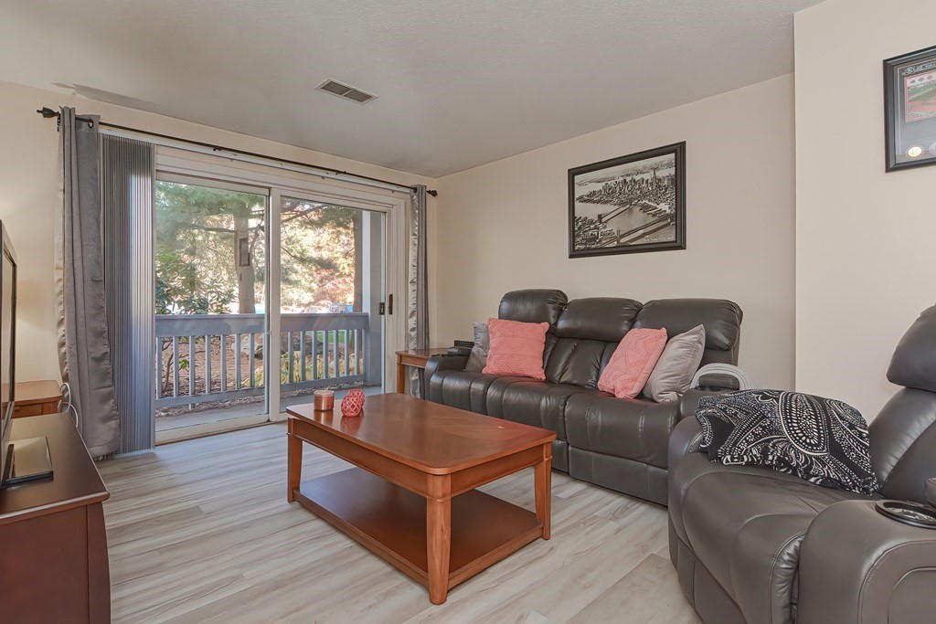 2201 Franklin Crossing Road, Unit 2201 Franklin, MA 02038 - Photo 7 of 36 Gallery Image 7