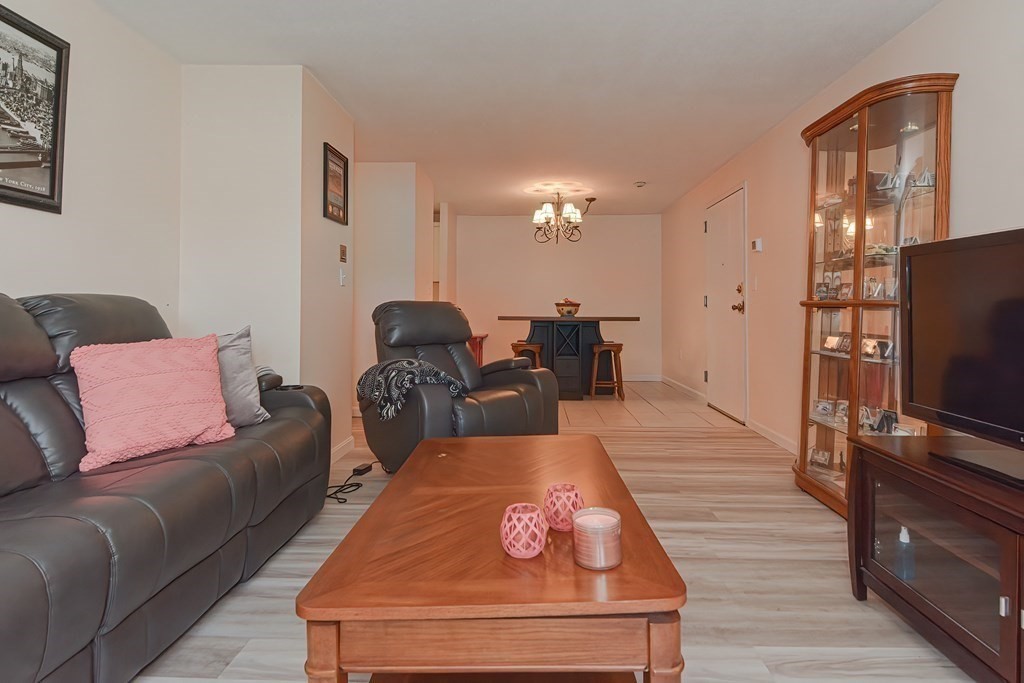 2201 Franklin Crossing Road, Unit 2201 Franklin, MA 02038 - Photo 9 of 36 Gallery Image 9