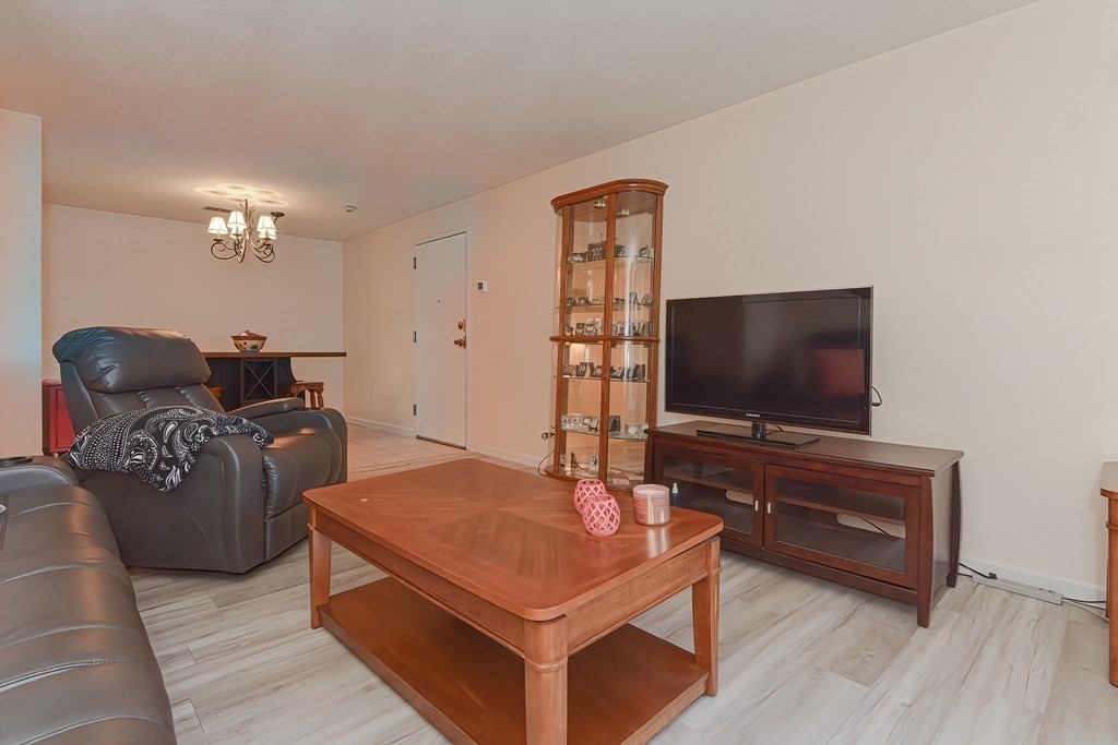 2201 Franklin Crossing Road, Unit 2201 Franklin, MA 02038 - Photo 10 of 36 Gallery Image 10