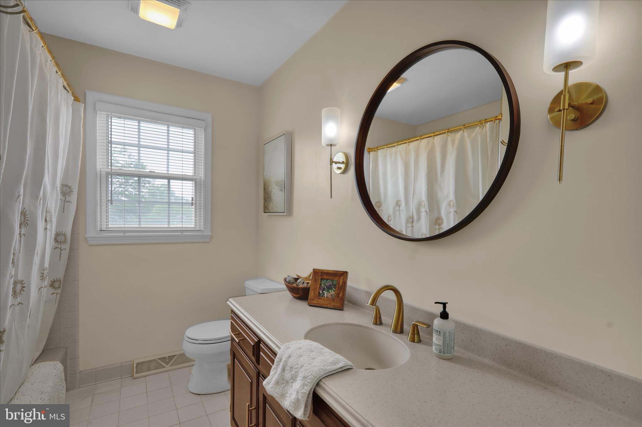 3101 Elm Road Reading, PA 19605 - Photo 30 of 53 2nd level full bathroom