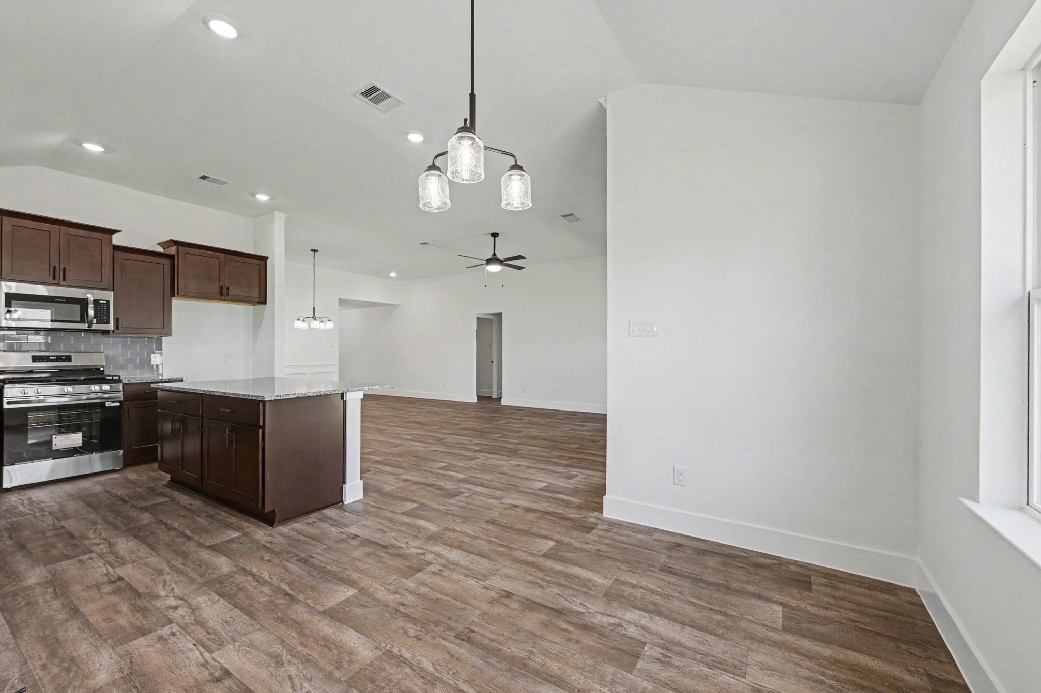 8 Gemstone Court Angleton, TX 77515 - Photo 8 of 27